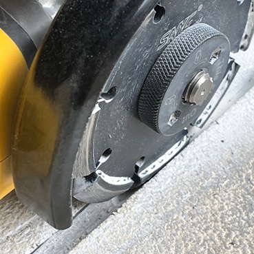 Pisau SANG V shape Crack Chase - Memotong lebih cepat dan bekerja lebih cerdas.